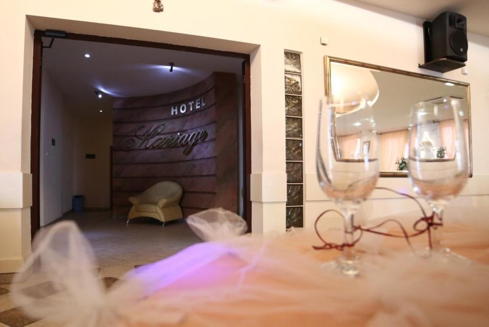 Hotel Mariage Wloszczowa Ngoại thất bức ảnh